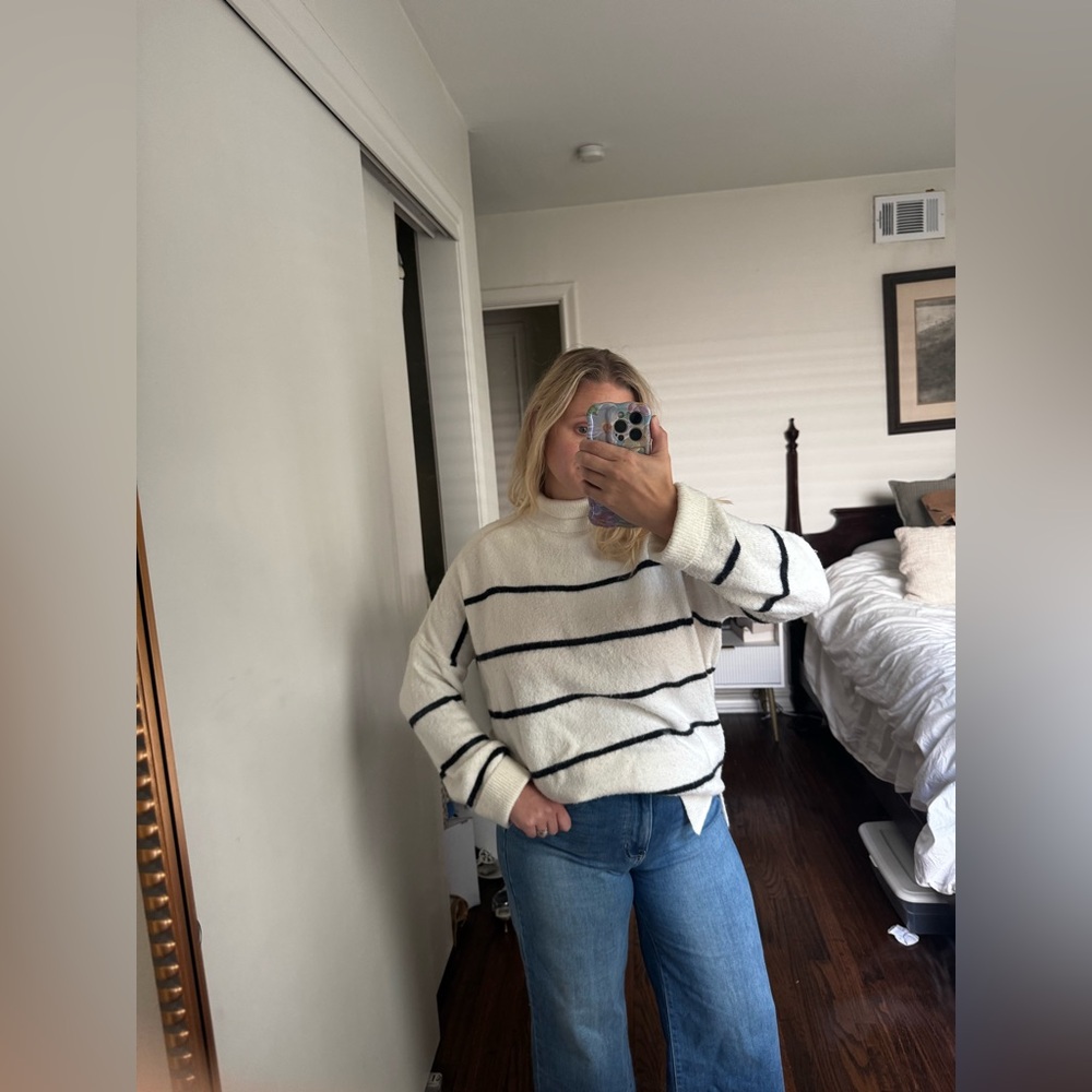 Abercrombie & Fitch White and Black Striped Turtleneck Sweater